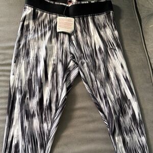 2 pairs of puma leggings